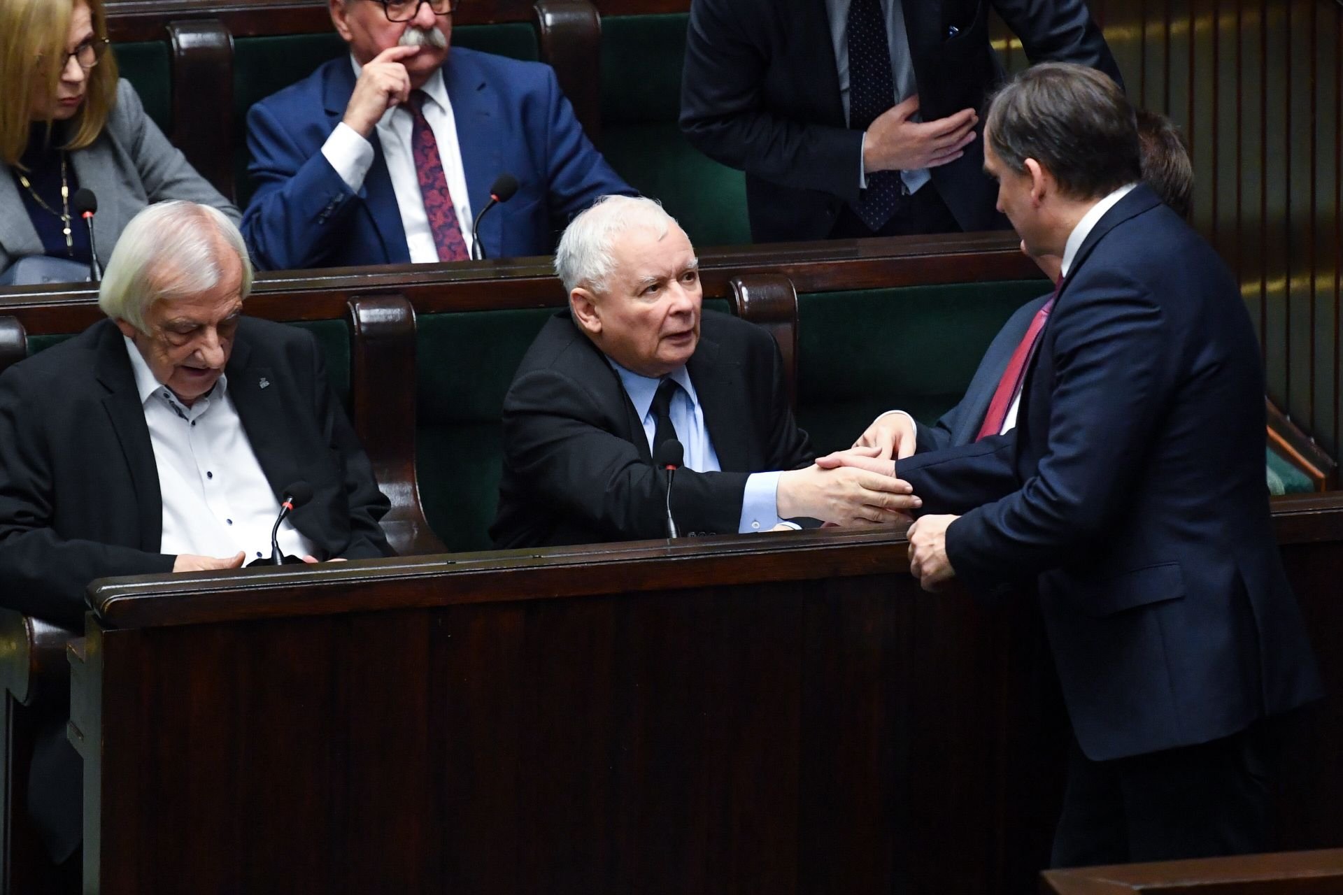 Sondaż: Czy PiS powinien stracić subwencję z budżetu za działania partii Ziobry? - INFBusiness