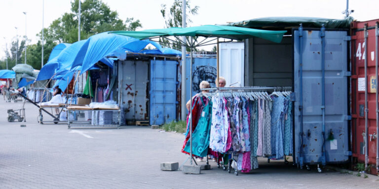 Bazary pustoszeją. Coraz mniej sprzedawców handluje pod chmurką - INFBusiness