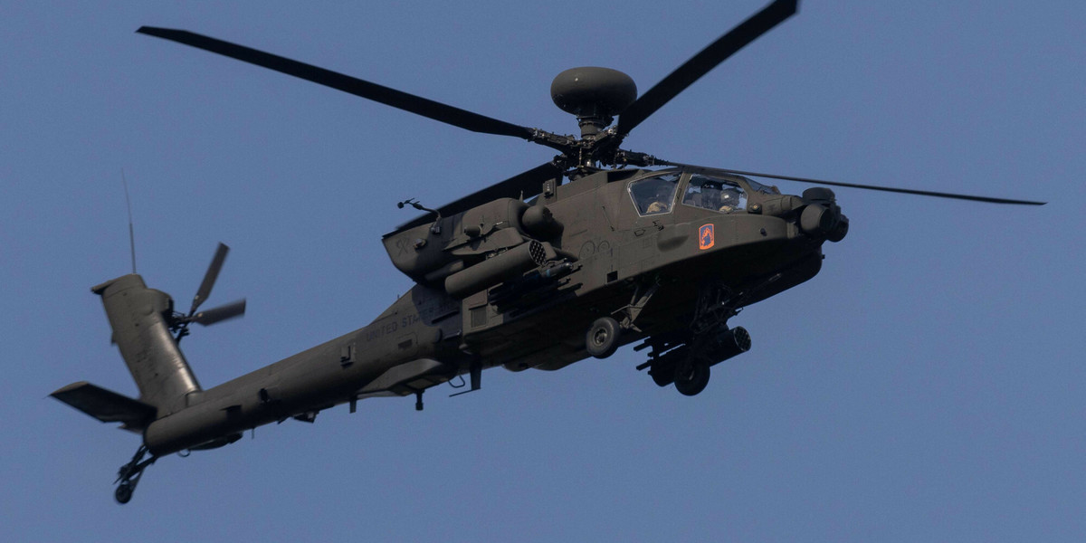  AH-64 Apache w barwach U.S. Army podczas ostatniej parady wojskowej w Warszawie