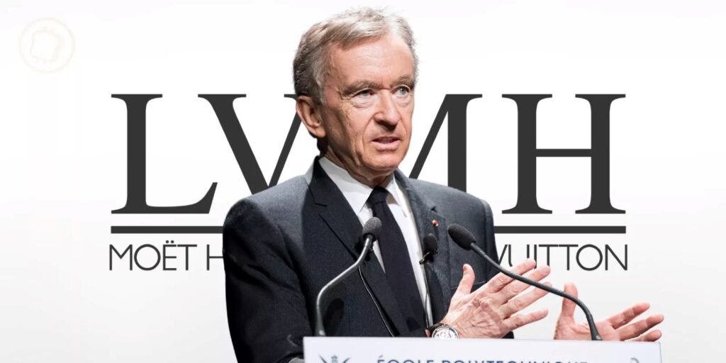 Na zdjęciu przemawia Bernard Arnault.