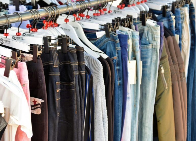 Czy branża mody ukrywa wstydliwą prawdę o nadprodukcji ubrań? Ten raport może zaskoczyć  - Fashion Biznes - INFBusiness