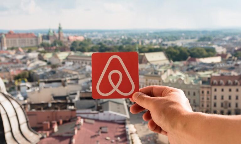 Platformy takie jak Airbnb czy Booking.com rosną w siłę. Najem w górę o blisko 30 proc. - INFBusiness