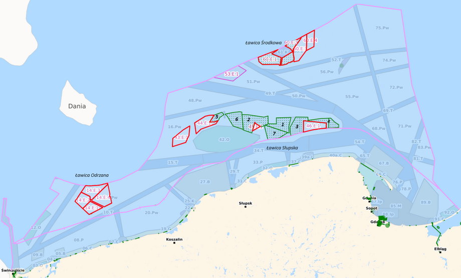 Morskie farmy wiatrowe będą rozwijane w polskiej wyłącznej strefie ekonomicznej Morza Bałtyckiego w rejonie Ławicy Słupskiej, Ławicy Środkowej i Ławicy Odrzanej. Kolorem zielonym oznaczono projekty realizowane w pierwszej fazie, czerwonym — w drugiej.