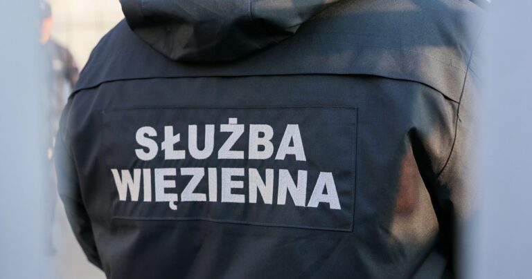 Służba Więzienna rekrutuje. Oto zarobki i lista benefitów - INFBusiness