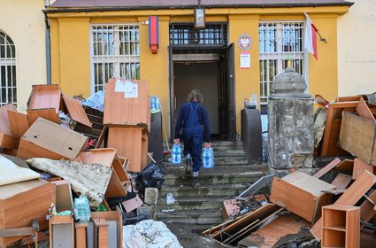 Powódź a gospodarka. Ekonomiści oszacowali straty, dodatkowy deficyt i wpływ na PKB