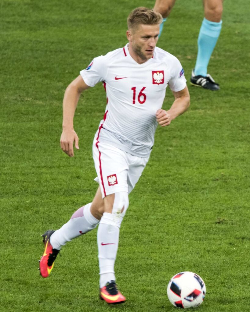 pomoc powodzianom / Jakub Błaszczykowski w trakcie meczu reprezentacji polski, w białym stroju