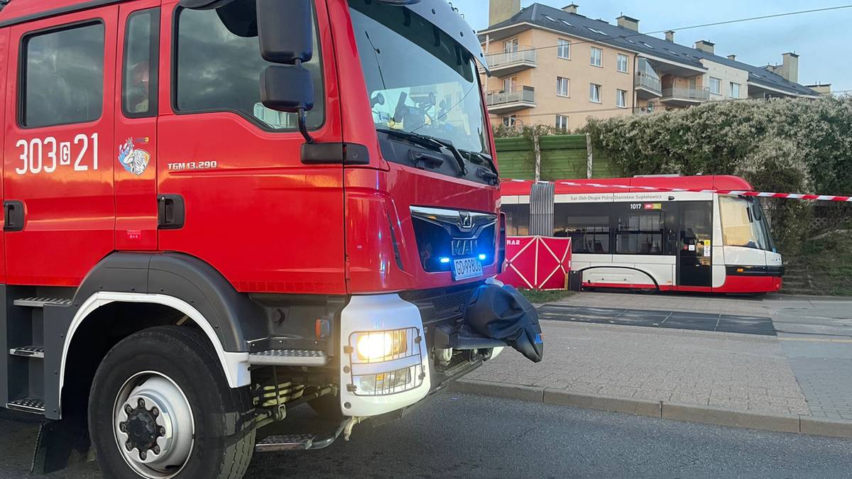 Tragiczny wypadek  na pętli tramwajowej. Nie żyje kilkuletnie dziecko