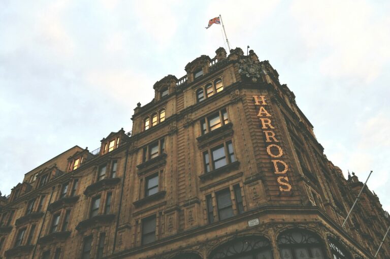 Harrods; były właściciel oskarżony o napaści seksualne - INFBusiness