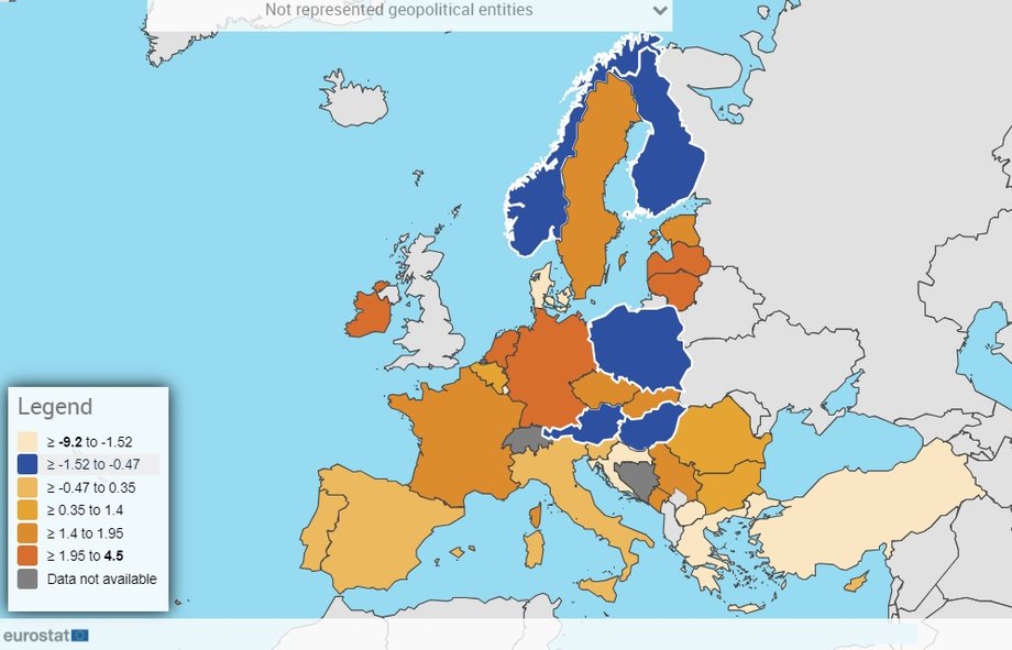 Polska oznaczona na niebiesko wraz z kilkoma innymi krajami, które też notują spadki produkcji przemysłowej w zakresie od 0,47 do 1,52 proc.