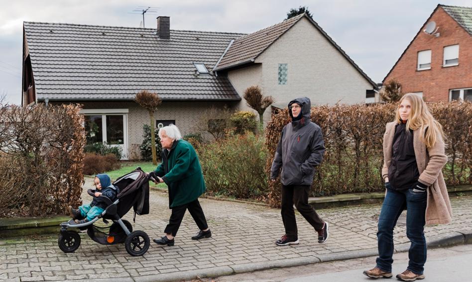 Młodzi Polacy chcą mieszkać w domach wielopokoleniowych. To tańsza i wygodniejsza opcja
