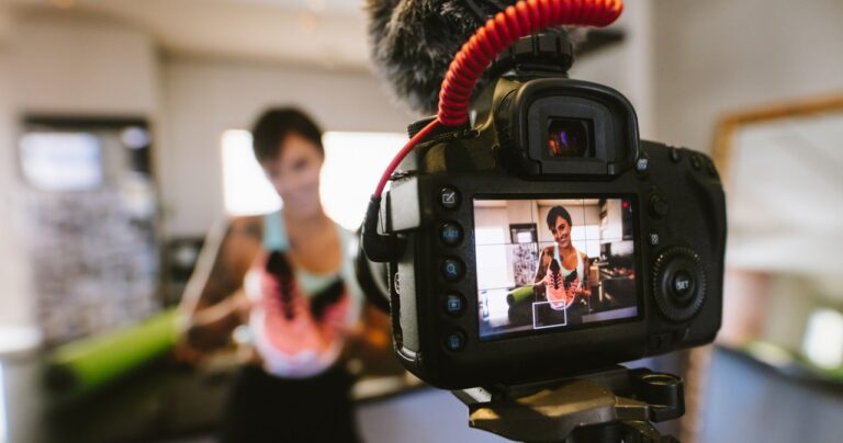 Ile zarabiają polscy influencerzy? Pieniądze nie są małe - INFBusiness