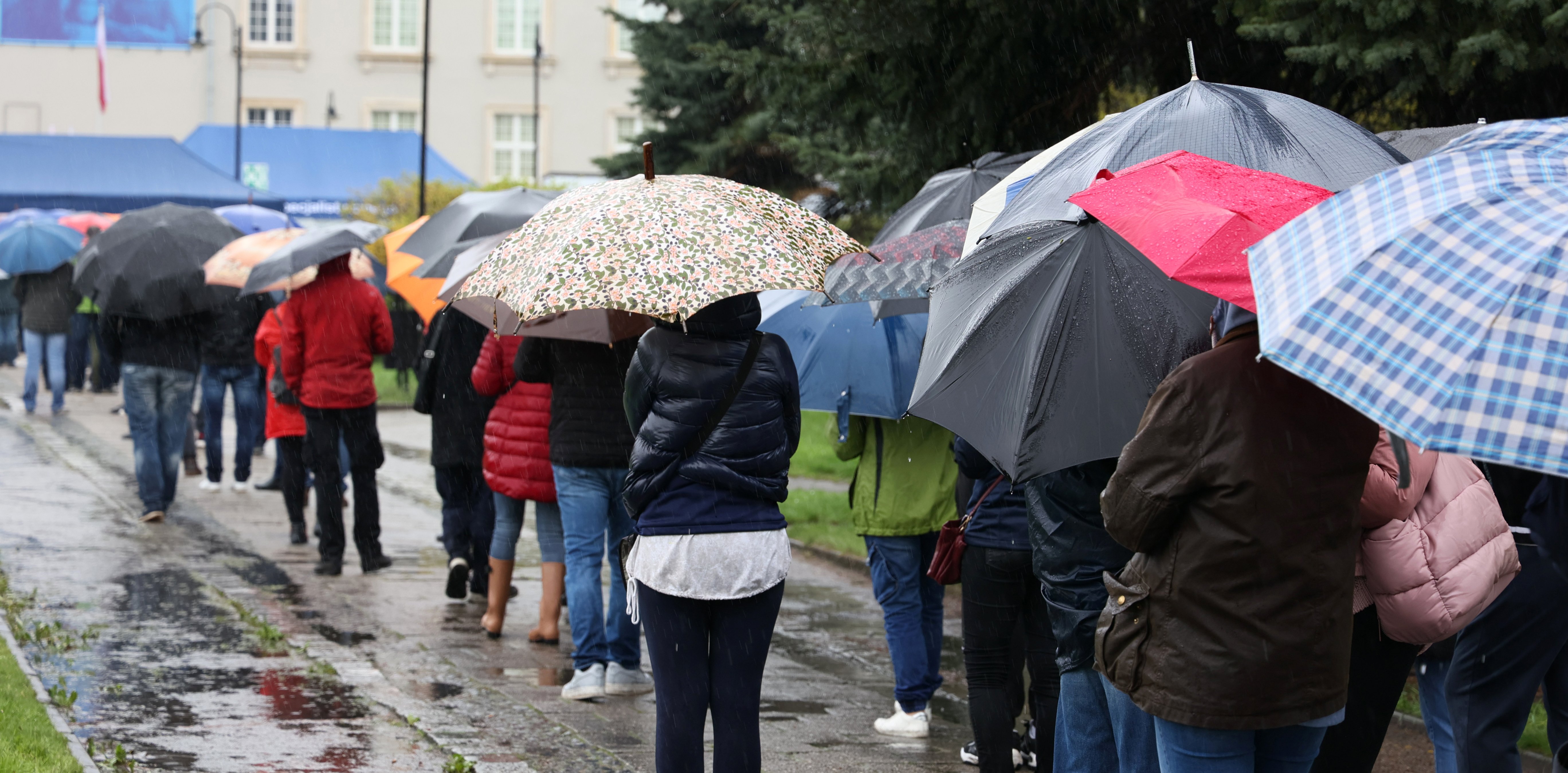 Wobec tej narodowości Polacy czują wyjątkowy dystans. Najnowsze badanie SW Research - INFBusiness