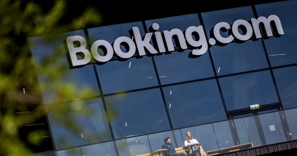 Booking.com planuje zwolnienia /KOEN VAN WEEL/ANP MAG /AFP