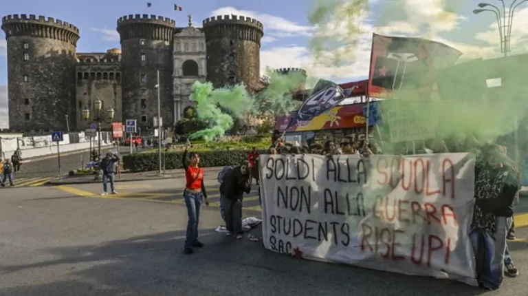 Włochy/ Manifestacje uczniów i studentów w 35 miastach, rozruchy w Turynie - INFBusiness