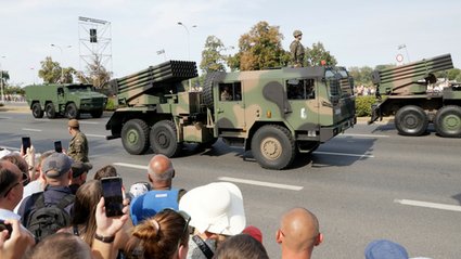 Miliardowe zamówienie resortu obrony. "Kilkadziesiąt" wozów do wyrzutni rakietowych