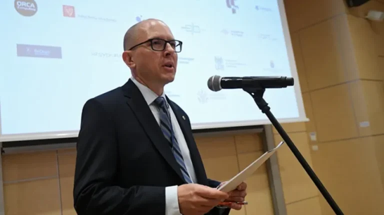 Fizyk, profesor nadzwyczajny naukowy Konrad Banaszek (amb) PAP/Marcin Obara Fizyk: gra o technologie kwantowe już się toczy. Wykorzystamy szansę, czy ją stracimy? - INFBusiness