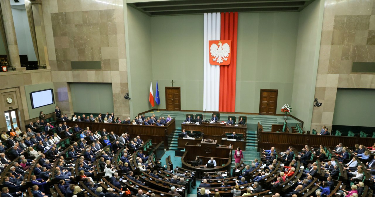 Posłowie debatują nad projektem Lewicy o ustanowieniu Wigilii dniem wolnym od pracy /Adam Burakowski /East News