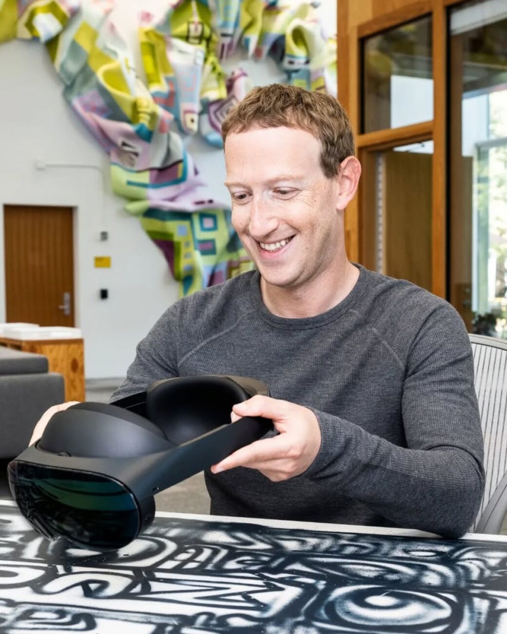 Mark Zuckerberg, miliarder, założyciel Facebooka, właściciel Meta, entuzjasta nowych technologii.