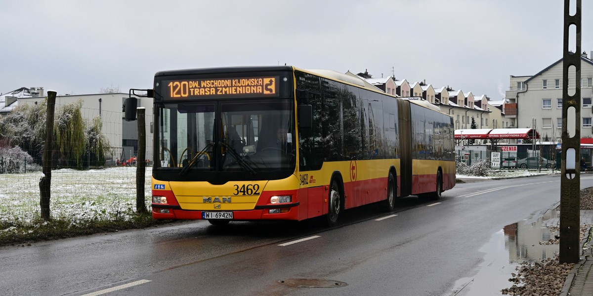 "Trwają prace koncepcyjne w VAT, jednym z naszych priorytetów jest obniżenie VAT na transport publiczny. Nie mogę powiedzieć, kiedy taka zmiana mogłaby wejść w życie" – powiedział podczas konferencji prasowej Domański