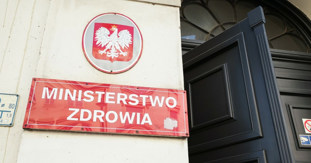 Ministerstwo Zdrowia szuka pracownika, można zarobić małą fortunę /Aliaksandr Valodzin/East News /East News