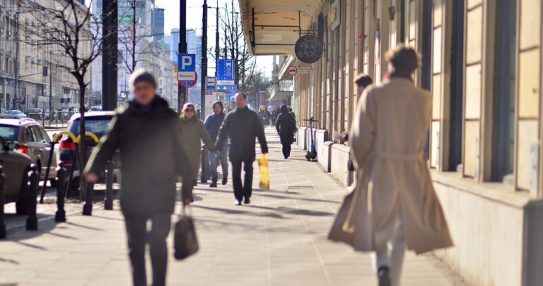 Emigrujemy na potęgę. Pracownicy z Polski wybierają głównie trzy kraje - INFBusiness