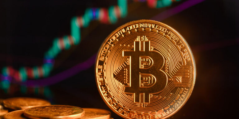 Polacy ignorują wojnę NBP z kryptowalutami. Popularność bitcoinów rośnie - INFBusiness