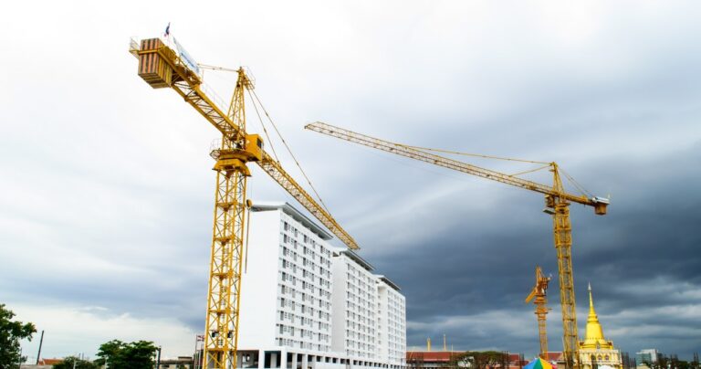 Jest praca dla Polaków. 14 tys. zł "na rękę", darmowe wyżywienie i noclegi - INFBusiness