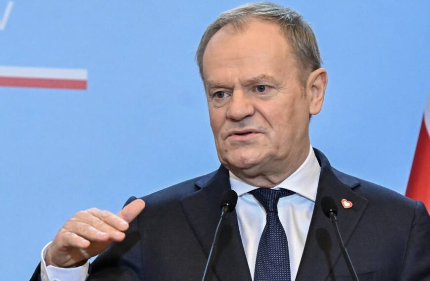 Tusk napisał o „złodziejach i gangsterach”. Uderzył w PiS