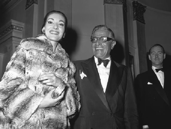 Obecnie cały świat wie, że Walentynki, obchodzone corocznie 14 lutego, są uważane za jedno z najbardziej romantycznych świąt na świecie. Jest ono poświęcone pamięci św. Walentego, chrześcijańskiego męczennika, który żył w Rzymie w III wieku. Najdroższy prezent na Walentynki