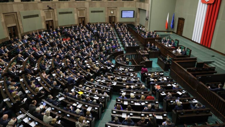 Koalicja ma problem. Sondaż wskazuje na nowy trend - INFBusiness