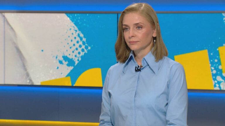 Joanna Mucha w "Graffiti" Joanna Mucha w "Graffiti". Oglądaj od 7:40 - INFBusiness