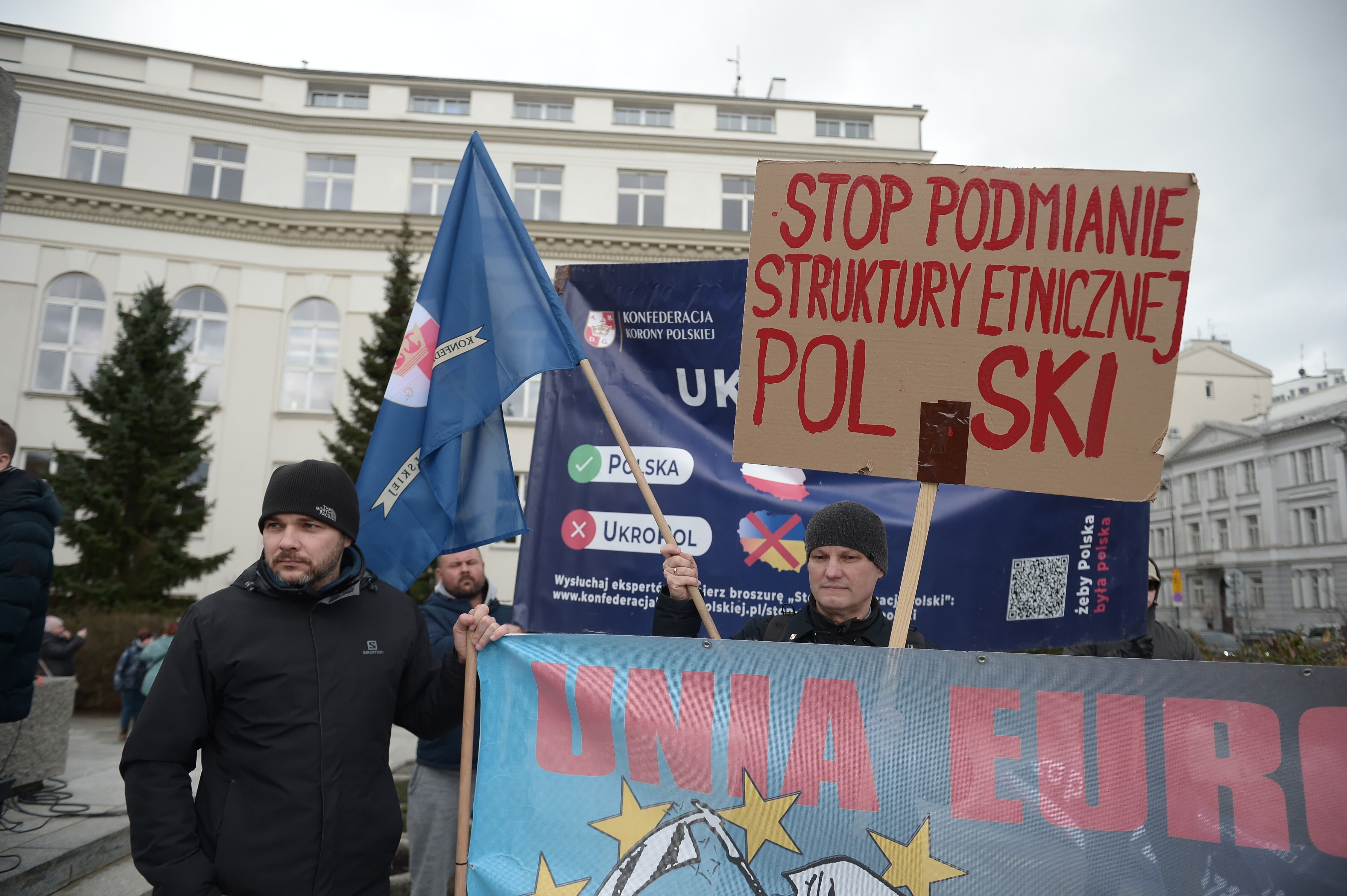 Znamy opinię Polaków na temat relokacji imigrantów. Jest ona jasna (SONDAŻ) - INFBusiness