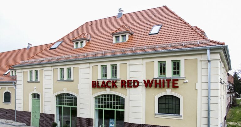 Niekorzystna zmiana planów. Black Red White zwolni więcej pracowników - INFBusiness