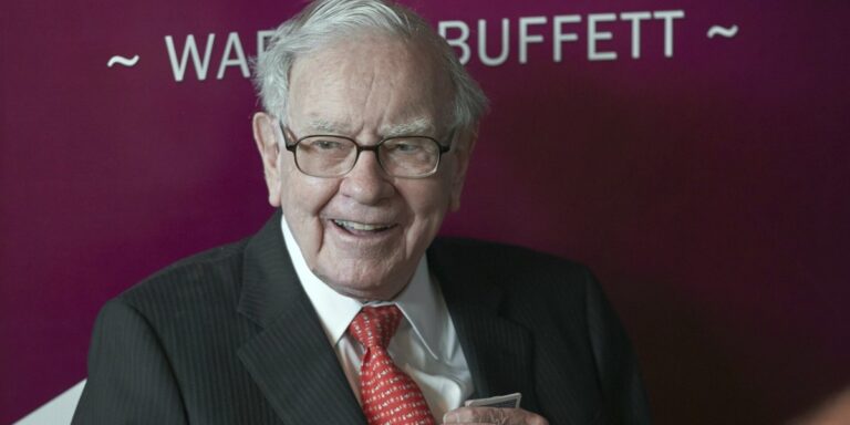 Warren Buffett znów robi zakupy. Skupia się na usługach online, których potrzebuje każda firma - INFBusiness