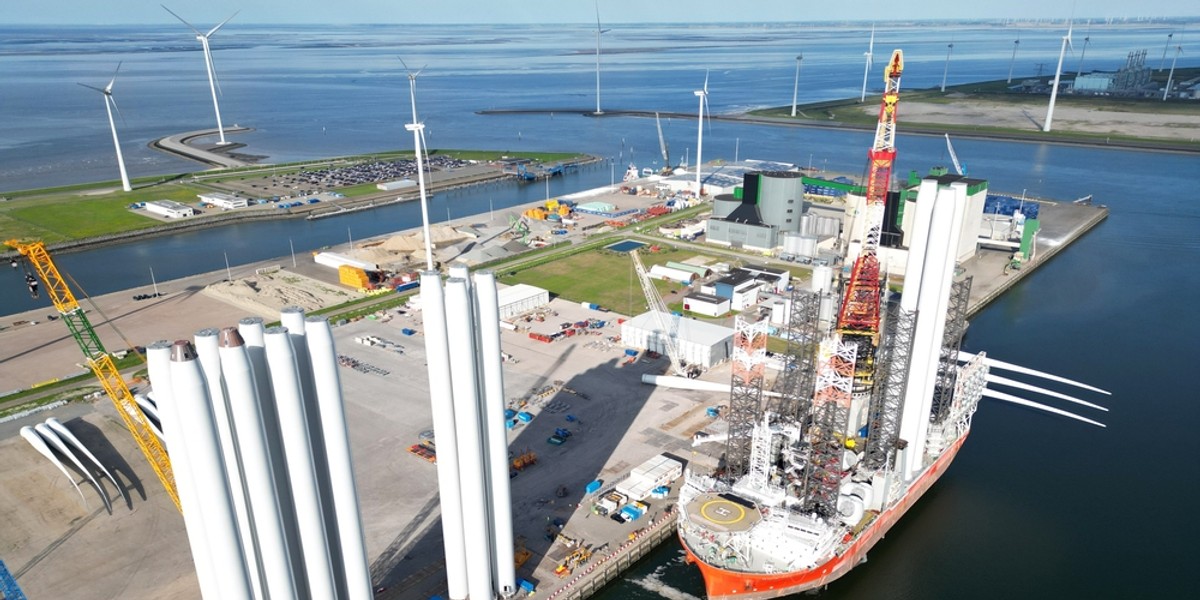 „Setki naszych pracowników będą zaangażowane w najbardziej rozległe prace instalacyjne, jakie kiedykolwiek prowadzono na morzu” – oświadcza prezes Orlenu. Teren budowy Baltic Power offshore obejmuje około 130 kilometrów kwadratowych – obszar podobny do Gdyni. Zdjęcie ilustracyjne