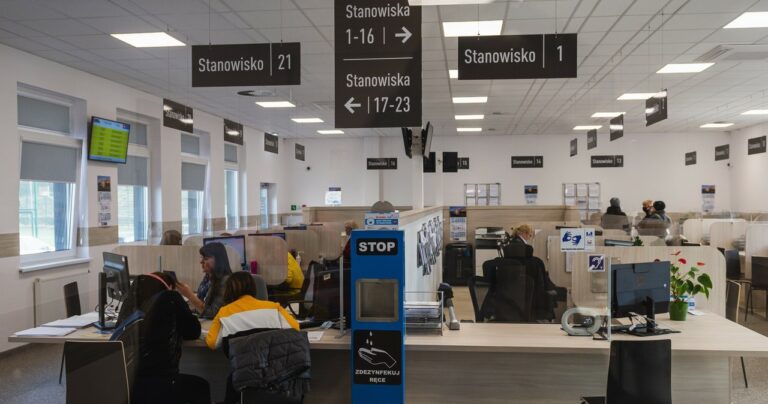 Masowe zwolnienia w MOPR. 100 osób straci pracę - INFBusiness