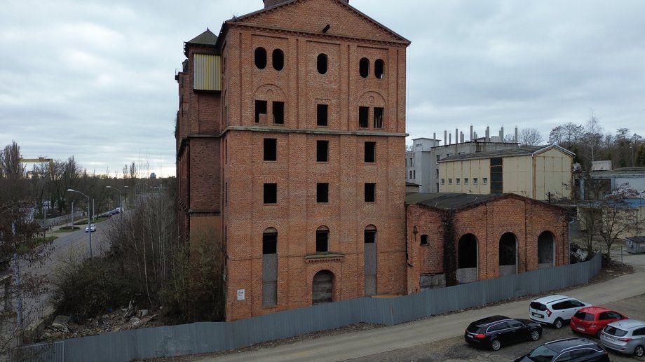 Obiekt przez lata popadał w ruinę