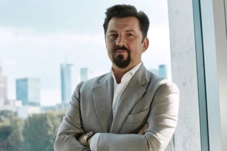 Spółka CCC zapowiedziała dużą inwestycję, która pozwoli wzmocnić jej pozycję na rynku i przyspieszyć rozwój marki HalfPrice. W Polkowicach powstanie nowoczesne centrum logistyczne, uzupełniające obecne zaplecze. Szacunkowa wartość całego projektu to około 200 mln zł. Jeszcze przed kilkunastoma miesiącami polski gigant borykał się z finansowymi turbulencjami, dzisiaj CCC inwestuje mocno myśląc o przyszłości i ustalaniu nowych standardów branżowych. CCC inwestuje 200 mln zł. Ambitne plany polskiego giganta - INFBusiness