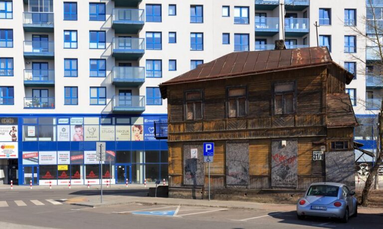 Konserwator zabytków: Wiele zabytkowych budynków popadło w ruinę. Co dalej z ochroną? - INFBusiness