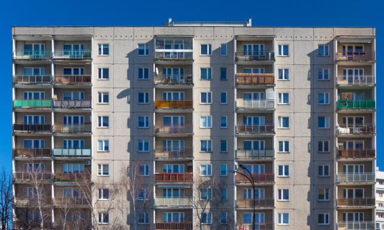 „Pierwsze klucze” – limity cenowe wykluczą większość apartamentów w największych miastach - INFBusiness