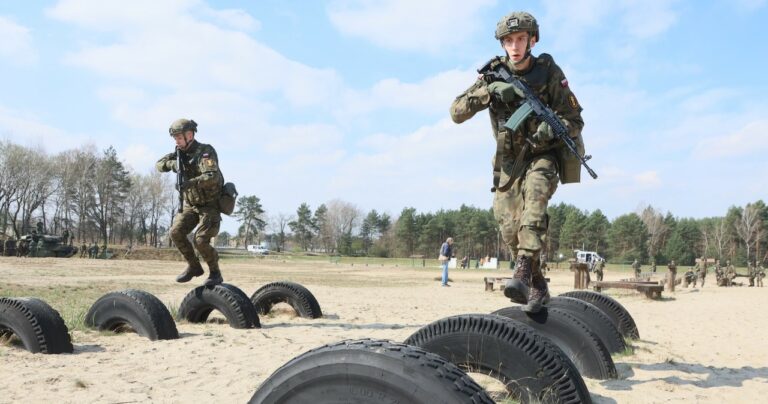 Polacy pójdą na poligony. Pracodawcy liczą, ile zapłacą za plan Tuska - INFBusiness