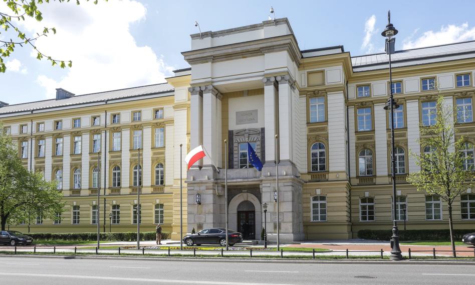 Projekt ustawy o deregulacji i wspieraniu budownictwa socjalnego został zaakceptowany przez Stały Komitet Rady Ministrów, o czym poinformował Maciej Berek, szef Rządowego Centrum Legislacji, na portalu X. Deregulacja i mieszkalnictwo socjalne. Rząd ujawnia projekty ustaw