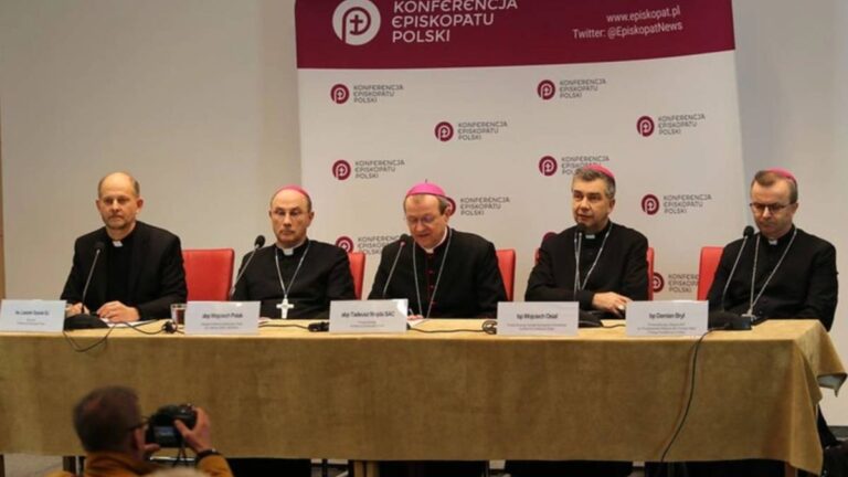 Episkopat protestuje przeciwko zmianom w lekcjach religii. „Niesprawiedliwe z trzech powodów” - INFBusiness