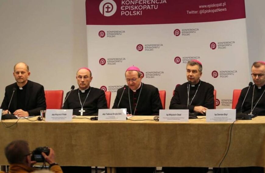 Episkopat protestuje przeciwko zmianom w lekcjach religii. „Niesprawiedliwe z trzech powodów”