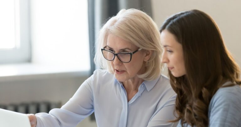 Jakie korzyści ma pracodawca zatrudniający emeryta? Ile może zaoszczędzić? - INFBusiness