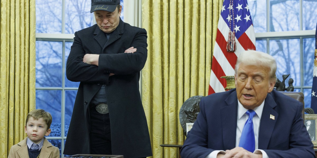 Elon Musk i Donald Trump w Gabinecie Owalnym.