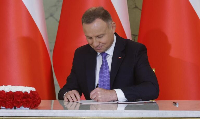 Duda podpisuje nową ustawę o rynku pracy. Zmiany w zasiłkach i wsparciu dla bezrobotnych - INFBusiness