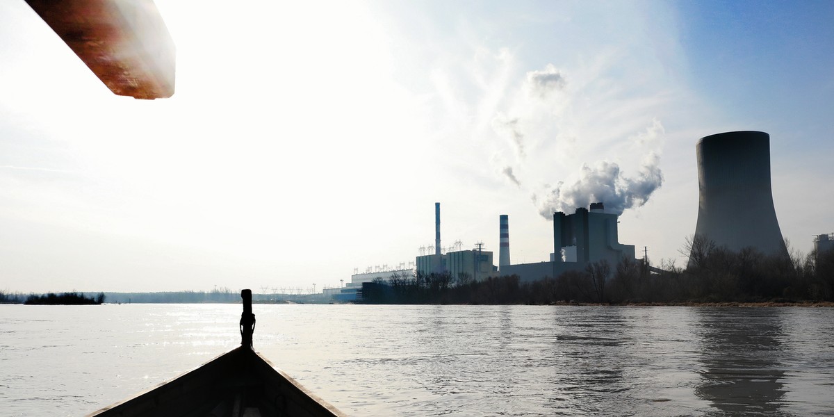 Emisja gazów cieplarnianych z produkcji energii elektrycznej w UE spadnie o 12% w latach 2023–2024, podaje Komisja Europejska