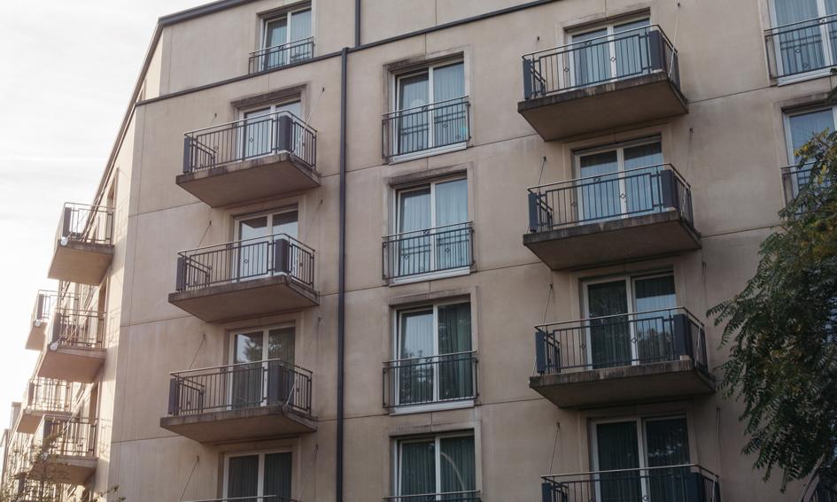 Rodzina 2+1 kupuje 55-metrowe mieszkanie w stolicy na kredyt. Jaką kwotę zapewni bank?