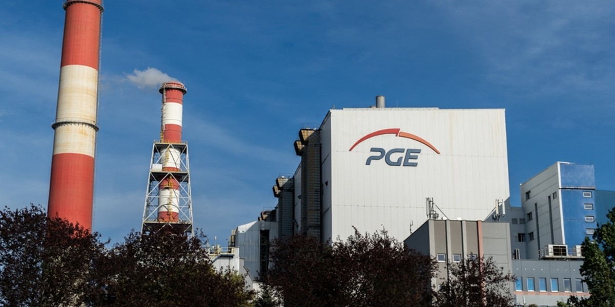 Polska Grupa Energetyczna zawarła dwie umowy kredytowe z Bankiem Gospodarstwa Krajowego w ramach KPO, o limicie zbliżającym się do 12,1 mld zł, o czym poinformowała w komunikacie PGE opublikowanym w poniedziałek. Zdjęcie ilustracyjne
